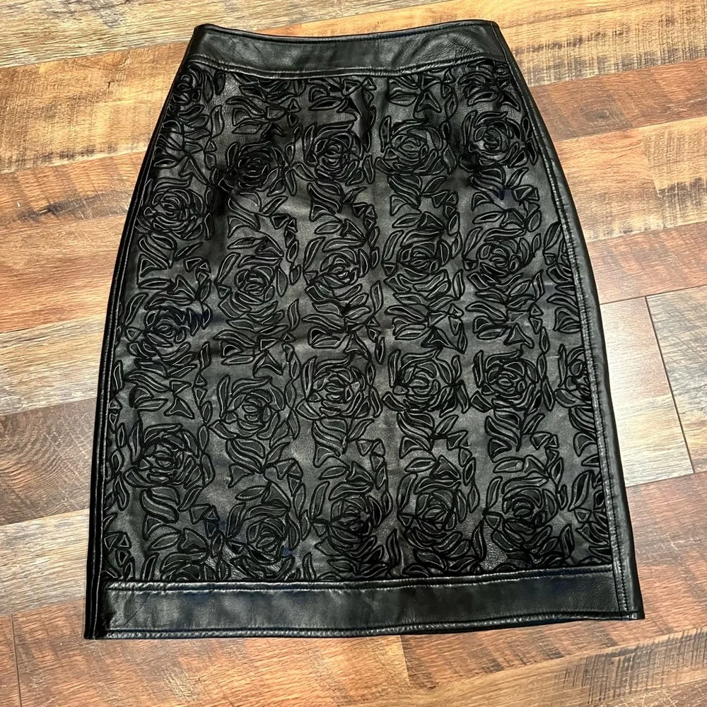 ESCADA Lambskin Floral Laser Leather Skirt - Picture 3 of 8